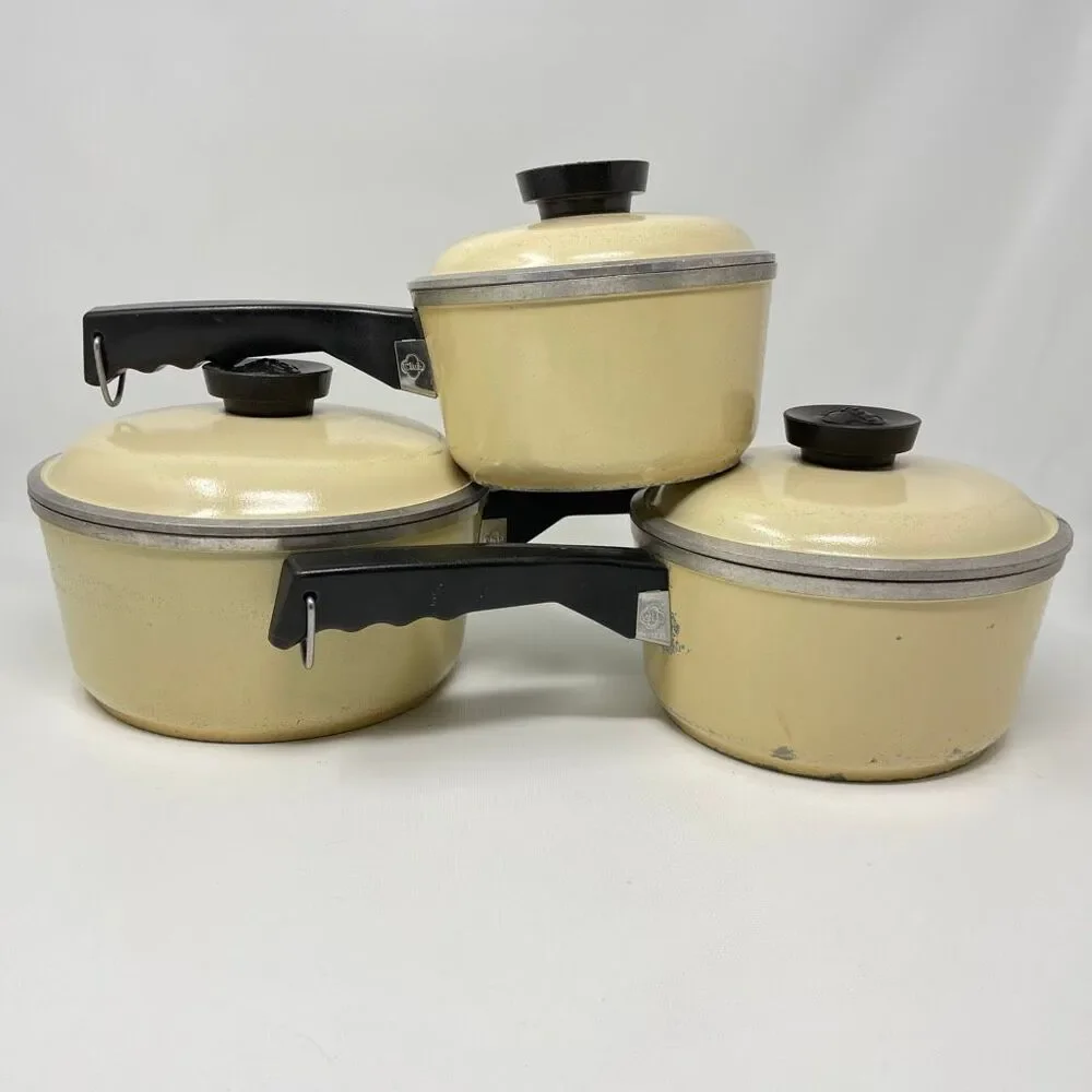 Vintage Club Cast Aluminum Lot Of 3 Pots w/ Lids Almond Cream 1 2 3 QT